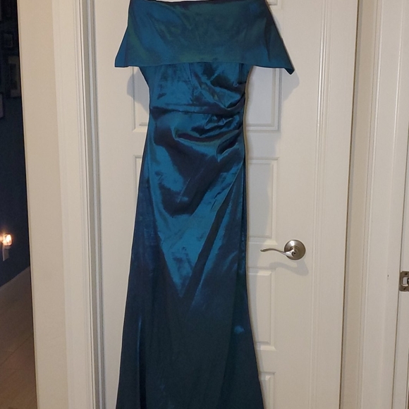 Vince Camuto Off the Shoulder Gown - Picture 2 of 9